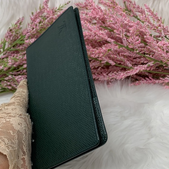 Louis Vuitton Green Taiga Leather Checkbook Wallet Datecode:V10967 - Picture 8 of 13